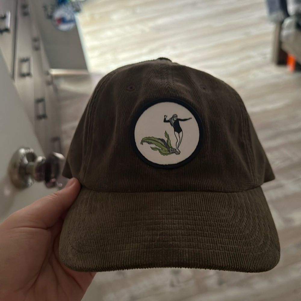 7 street surf shop hat girl on skateboard